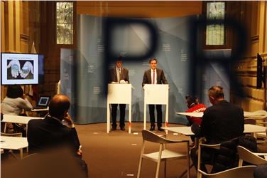 Landesrat Theiner hat heute gemeinsam mit Abteilungsdirektor Aschbacher den neuen Gesetzentwurf Raum und Landschaft vorgestellt - Foto: LPA/mb