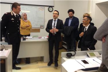 Landesrat Tommasini (3. v.r.) dankte den Teilnehmern für ihren Einsatz und die positive Einstellung, die arabische Sprache und Kultur kennenzulernen. Foto: LPA/S. Amistadi