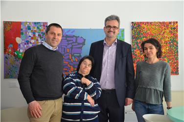 Soziales Südtirol: Ressortdirektor Michael Mayr hat im Überetsch die Tour eingeleitet, auf die sich Landesrätin Stocker quer durch die Sozialeinrichtungen des Landes in den kommenden Moanten macht - Foto: LPA/Barbara Franzelin