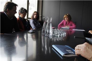 LRin Deeg im Gespräch mit den Gewerkschaften./Foto LPA