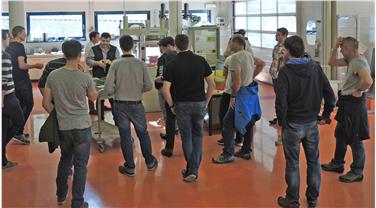 Der praktische Teil des Seminars zur Betontechnologie fand in den Labors des Landesamtes für Geologie und Baustoffprüfung statt. Foto: LPA/Amt Geologie