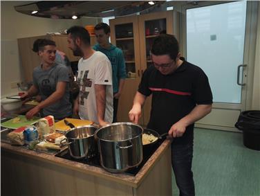 Schüleraustausch der 4. Klasse Metalltechnik der "Tschuggmall"mit der Partnerschule B2 Nürnberg: eine bereichernde Erfahrung für beide Seiten. Es wurde viel gelernt, gearbeitet und gelacht. Foto: LPA/Tschuggmall