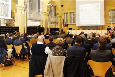 Der Innenhof-Saal im Landhaus 1 während der Europa-Tagung. Foto: LPA/mb