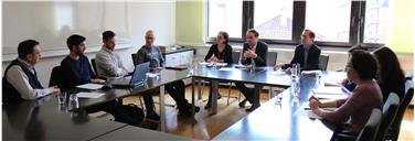 Vertreter der Südtiroler HochschülerInnenschaft trafen sich mit Landesrat Philipp Achammer und Vertretern der Landesverwaltung zu einem Gedankenaustausch. Foto: LPA/Ingo Dejaco