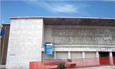 Arbeitsbeginn für die Musealisierung des Piffrader-Reliefs am Bozner Gerichtsplatz - Foto: LPA/Dominik Holzer