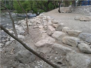Mit Material aus der Passer wurde die etwa 35 Meter lange und circa 5 Meter breite Naherholungsfläche angelegt, die am 12. April vorgestellt wird. Foto: LPA/Amt für Wildbach- und Lawinenverbauung West