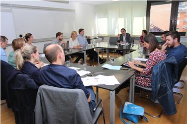 Die Vertreter der jungen Wirtschaftsverbände tauschten sich vor Kurzem mit Bildungslandesrat Philipp Achammer über die Ausbildung von Fachkräften und die Aufwertung der Lehrberufe aus. Foto: LPA/me