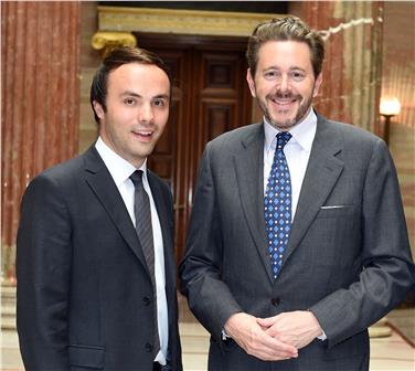 Bildungslandesrat Philipp Achammer und Wirtschaftsminister Harald Mahrer haben das Berufsbildungsabkommen unterzeichnet. Foto: Franz Hartl, BMWFW (Archivbild)