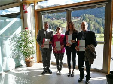 LR Mussner, Mussner, Rottonara und Verra bei Vorstellung der Broschüre zum Projekt Musik und Mehrsprachigkeit (FOTO:LPA)