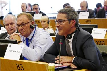 Die Lage in Katalonien war heute Thema im Ausschuss der Regionen in Brüssel, auch LH Kompatscher hat dazu eine Stellungnahme abgegeben - Foto: LPA