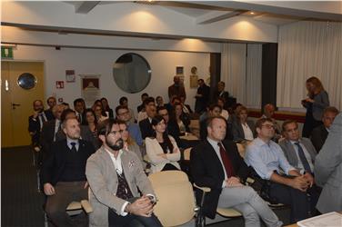 Bei einer kleinen Feier erhielten 36 frisch befähigte genossenschaftliche Revisoren ihre Diplome (Foto: LPA/Lidia Canins)