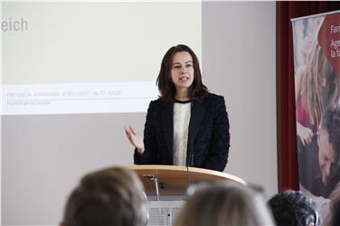 "Es ist die Aufgabe der Politik Rahmenbedingungen zu schaffen, mit denen Wahlfreiheit ermöglicht wird", erklärte Sophie Karmasin - Foto: LPA/Hannes Wisthaler