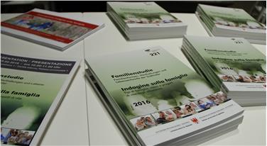 Zum ersten Mal überhaupt wurde erhoben, welche Familienformen, Werthaltungen und Lebensentwürfe die Südtiroler Familien haben - Foto: LPA/Karin Leiter