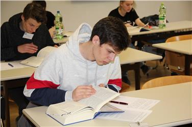 Beim Übersetzen aus dem Griechischen – Foto: Ulrike Huber