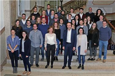 Die drei neuen Landesjugendbeiräte sind heute im Landhaus 1 in Bozen zu ihrer ersten gemeinsamen Sitzung zusammengekommen - Foto: LPA/Roman Clara