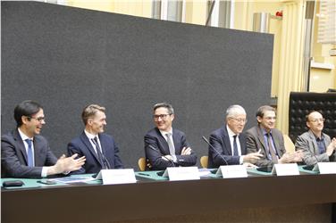 Das Land Südtirol stärkt die wissenschaftliche Forschung: Erfreute Gesichter bei der Pressekonferenz. Foto: LPA/Maja Clara