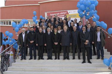 Das 69-köpfige Promotorenkomitee der Minority Safepack Initiative in Südtirol wurde heute in der Eurac in Bozen vorgestellt. Foto:Barbara Franzelin