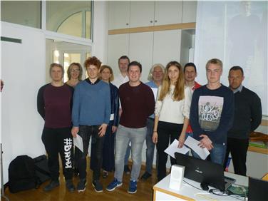 Mit Problemstellungen aus Wissenschaft, Musik, Spiel befassten sich Schülerinnen und Schüler von Oberschulabschlussklassen bei der Mathematik-Modellierungswoche in der Fortbildungsakademie Schloss Rechtenthal; heute stellten sie Ergebnisse vor.