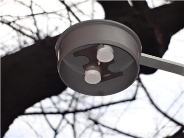 Um die Stickstoffdioxid-Werte an viel befahrenen Straßen in Bozen und anderen Städten zu erheben, führt die Umweltagentur Mess-Kampagnen mit Passivsammlern durch.