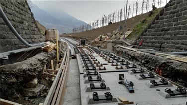 Aufgrund der Bauarbeiten im Marlinger Eisenbahntunnel bleibt die Teilsperre der Vinschger Bahn im Abschnitt Meran – Töll bis zum 13. April aufrecht (FOTO: LPA/STA)