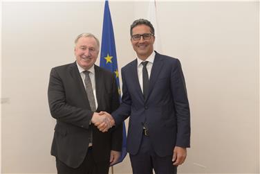 Landeshauptmann Kompatscher hat heute im Landhaus 1 in Bozen AdR-Präsident Lambertz empfangen - Foto: LPA/Barbara Franzelin
