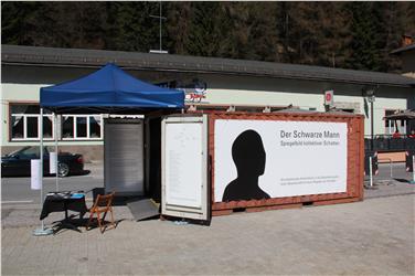 Am Brenner wurden heute die Aktionstage Politische Bildung und die Auftaktveranstaltung, der Film "Der schwarze Mann" vorgestellt - Foto: LPA