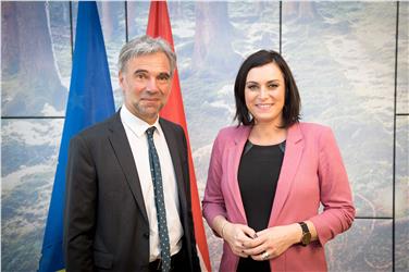 Im österreichischen Ministerium für Nachhaltigkeit und Tourismus hat Landesrat Schuler mit Ministerin Köstinger Themen der Agrarpolitik besprochen. Foto: LPA