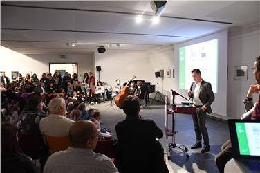È stato presentato oggi a San Martino il libro "musicale "Vieni a cantare" di André Comploi (Foto: USP/Micurá de Rü)