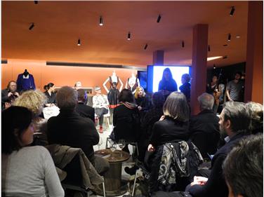 Cultur.a Lounge in Tracht - Foto: Euregio