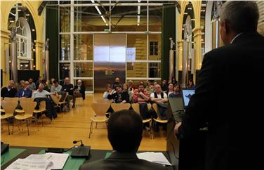 Oggi sera si è tenuto il primo incontro tra presidente Kompatscher, direttore generale Steiner e i rappresentanti sindacli del comparto pubblico impiego. Foto: USP/ck