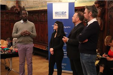 Gli organizzatori illustrano il progetto: da sx Fernando Biague (esperto di integrazione), Teresa Pedretti (direttrice Irecoop), Andrea Grata (presidente Irecoop) e Luca Storti (vice direttore Ufficio provinciale Fse). Foto: USP/sf