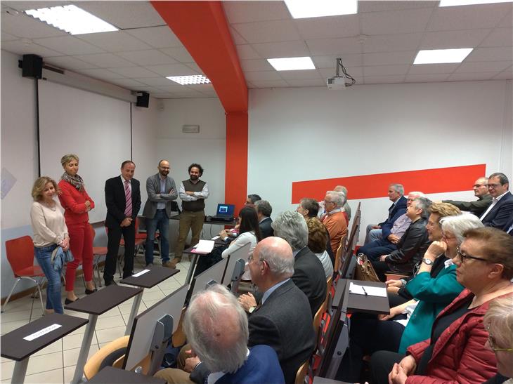 UN momento dell'incontro tra l'assessore Vettorato, al centro, con tutti i referenti della galassia Upad Foto Usp Aaron Damian Upad