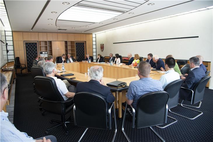 La riunione di ieri a Palazzo Widmann. Foto: USP/bf