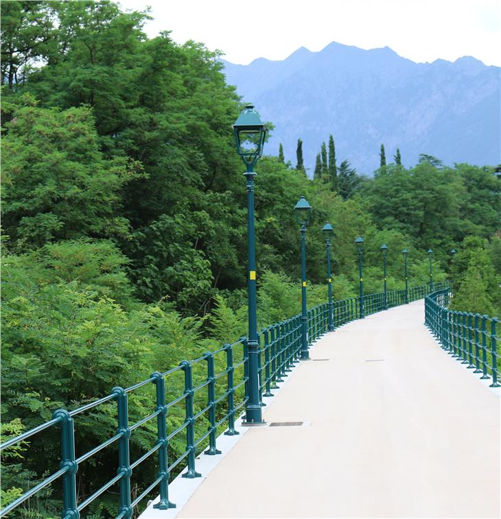 Il nuovo tratto pedo-ciclabile realizzato lungo il Rio di Nova a Maia Alta - Foto: Comune Merano/Lukas Elsler