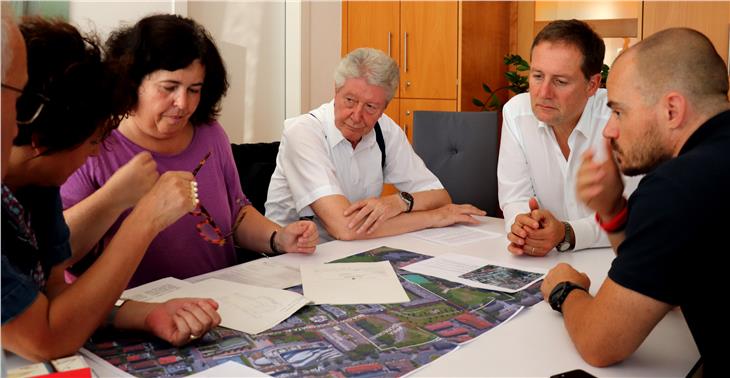 Sistemazione del parco dei Cappuccini, cessione di parco Mignone. La riqualificazione urbana di Bolzano tema del colloquio tra l'assessore Massimo Bessone, al centro della foto, a dx, e il sindaco Renzo Caramaschi, a sx - Foto: USP/S.Amistadi