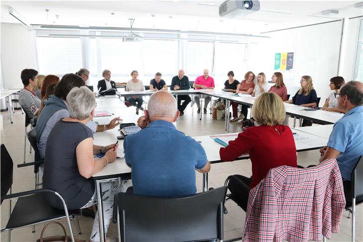 Un gruppo di genitori ha illustrato alla Consulta per la famiglia le loro esperienza nel campo dell’assistenza all'infanzia. Foto: USP/Greta Stuefer