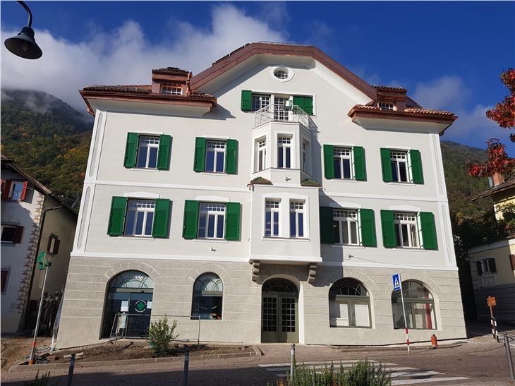 Il municipio di Marlengo, un esempio virtuoso di risanamento energetico di un edificio pubblico (Foto: ASP)