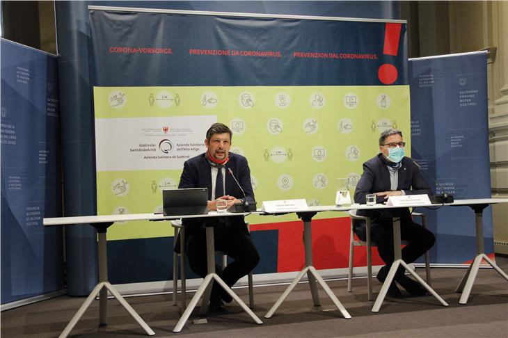 Alfreider (sx) e Kompatscher durante la conferenza stampa di oggi. (Foto: ASP/Fabio Brucculeri)