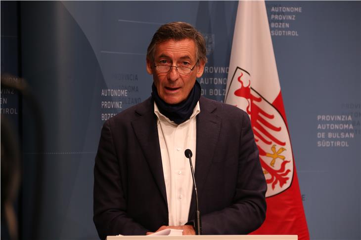 “Un obiettivo importante è quello di poter identificare rapidamente il virus nei casi sospetti per poter evitare il rischio di ulteriori contagi" ha dichiarato l'assessore Widmann nel corso della conferenza stampa di questa mattina (Foto: