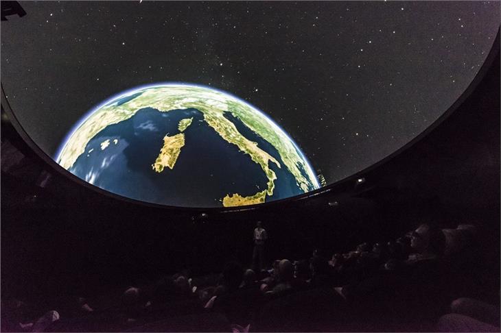 Un'immagine del Planetarium in attività. (Foto: Planetarium Südtirol-Alto Adige)